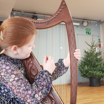 Relacja z Audycji Edukacyjnej „Instrumenty Muzyczne – Harfa i Skrzypce”